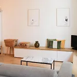 Bright And Charming 60M Family Flat
